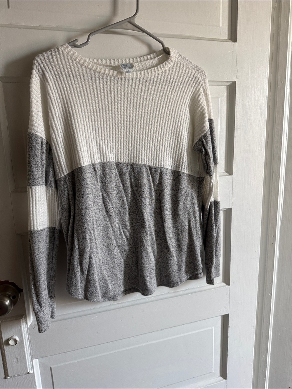 Blue Rain Two-Tone Knit Sweatshirt in White & Gray